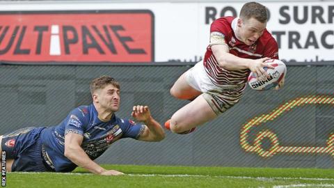 Could Liam Marshal have scored a try in front of a better back ground?! :) Great advertising for Multipave. #wiganvssaint <a href="/WiganWarriorsRL/">Wigan Warriors 🍒⚪️</a>