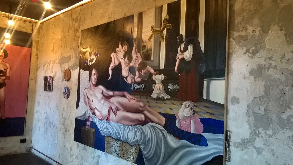 lisetteallen's tweet photo. Cheeky giant naked man spotted at #kavarnacohledajmeno #praguecafes #Prague #coffee https://t.co/coqpeKa8hO