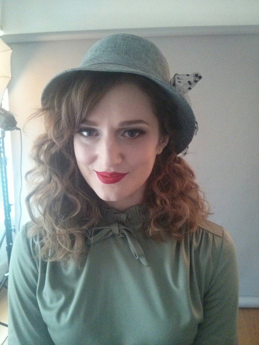Victorialynn85's tweet photo. #photoshoot #1930s #perioddrama #hats https://t.co/NaaHBBHRfc