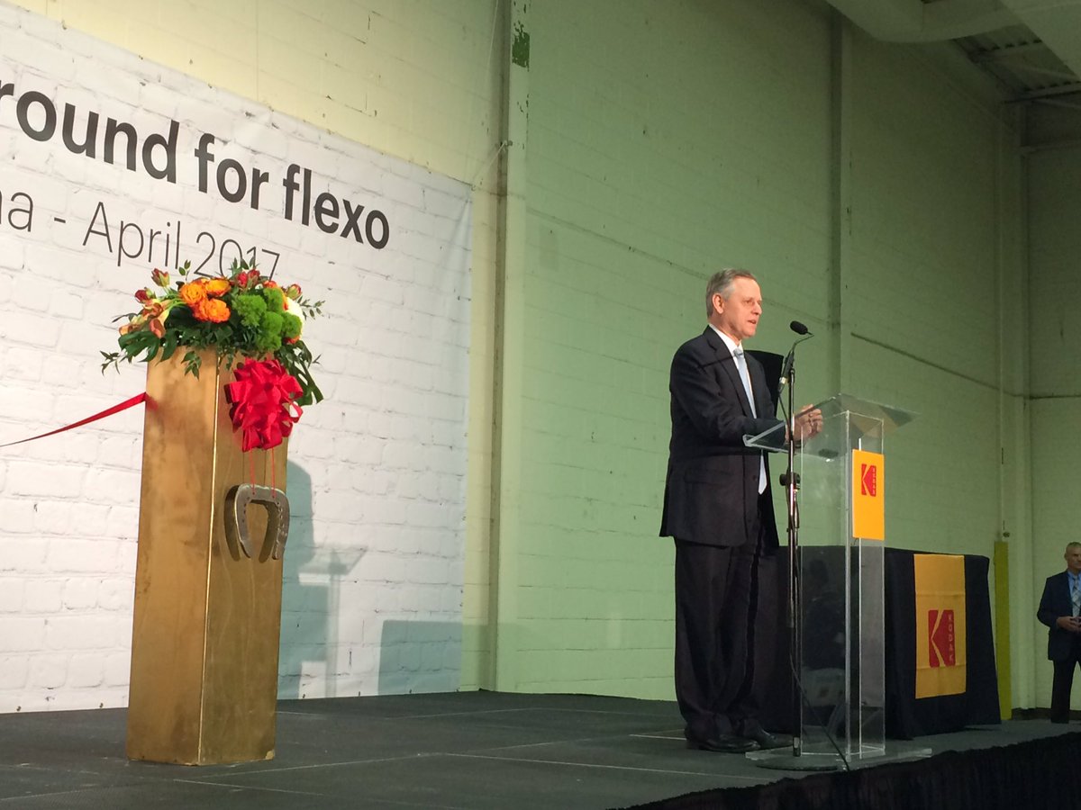 PrintingNews's tweet photo. The new #flexcelNX facility in Weathorford OK will be the largest investment for @KodakPrint in decades l Jeff Clarke, CEO #KodakWeatherford https://t.co/V37kh8X1Qq