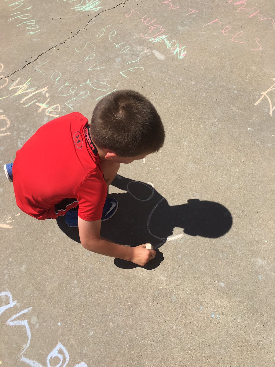 AmandaSotelo13's tweet photo. Exit Ticket before you can free draw. ☀️🇺🇸❤ #loboolympics17 #racing4thegold #TeamTatom1 @TatomElementary https://t.co/8PUhaDk364