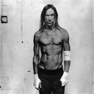 Happy Birthday Iggy Pop. Der alte Rocker wurde heute 70 Jahre alt. Und er kann genauso wie damals auch noch rocken. 