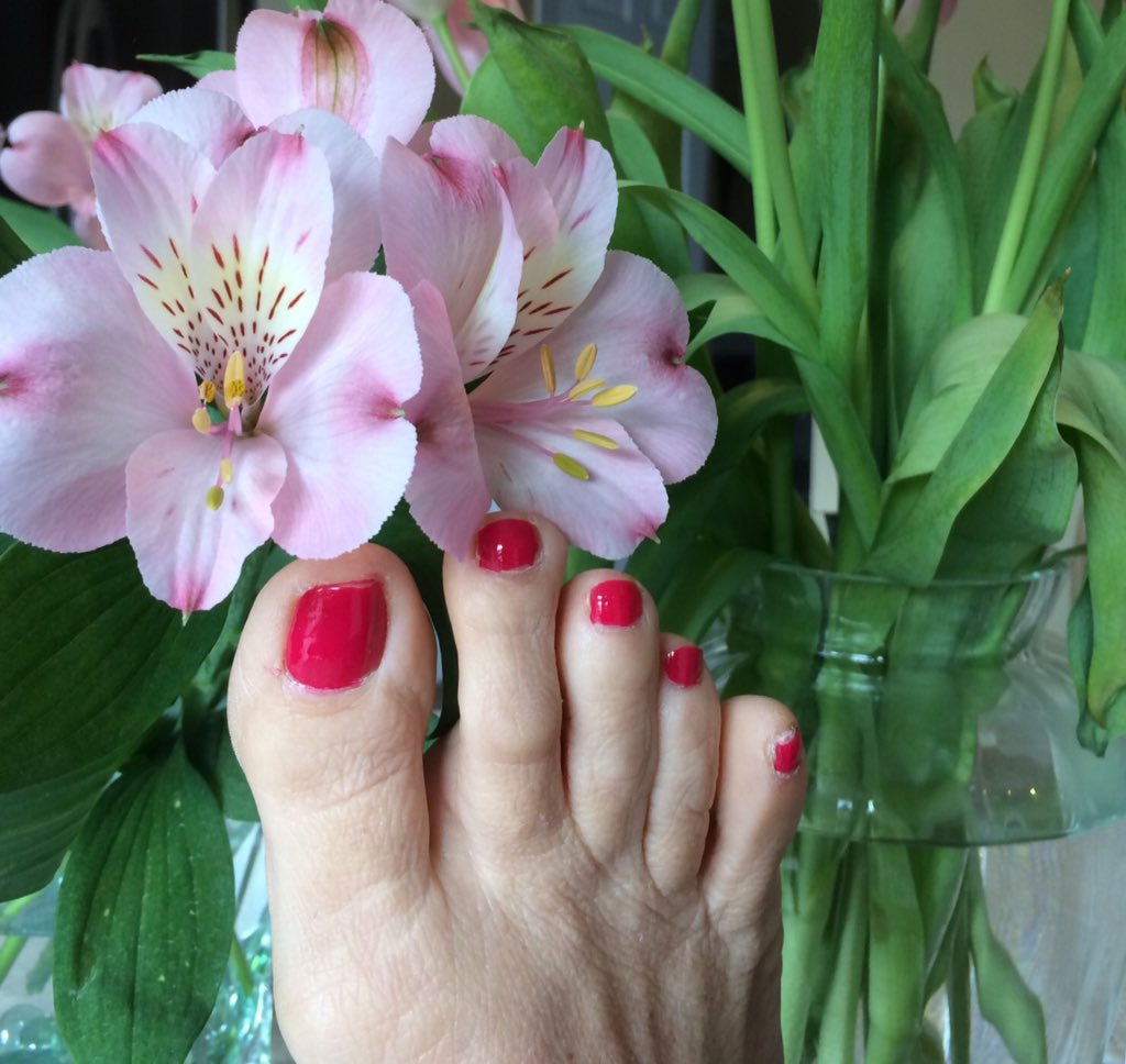 djc08742's tweet photo. SPRING has sprung in the east‼️
#pedi #delicate #fun #ThursdayThoughts  #inspiration #Motivated #Believe #BELIEVE #compassion https://t.co/2HixeauSNn