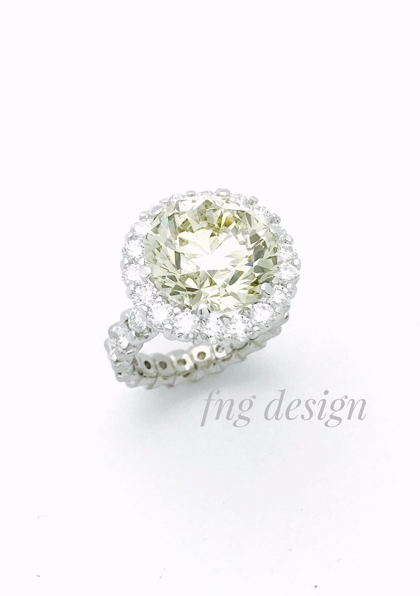 fngdesign's tweet photo. 8 Carat Fancy Yellow #Diamond Placed In A 4 Carat Halo-Eternity Band Setting ..Lemonade #fngdesign https://t.co/5CkZkpEJpg