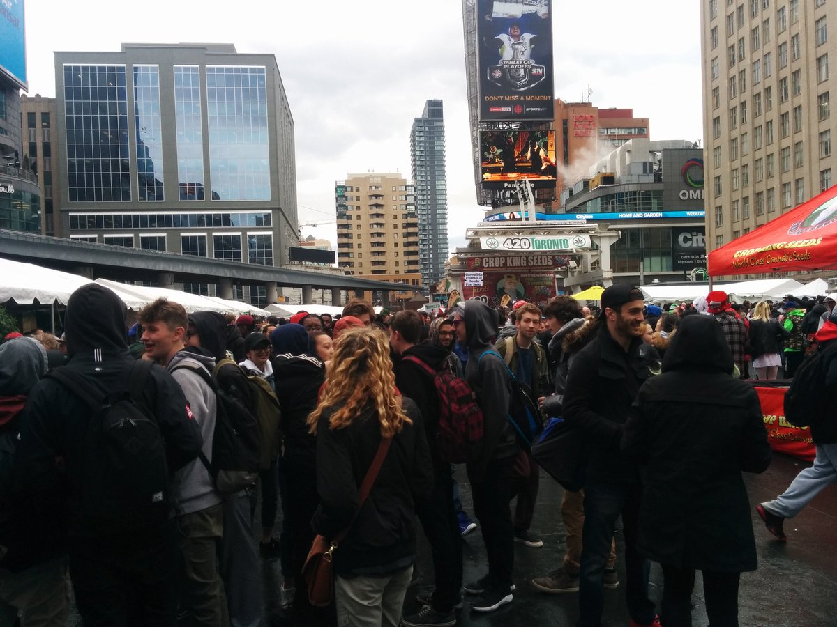 kazahann's tweet photo. #420toronto2017 today at Dundas Square - a massive gathering of white hipsters https://t.co/gcPOQQHLAe