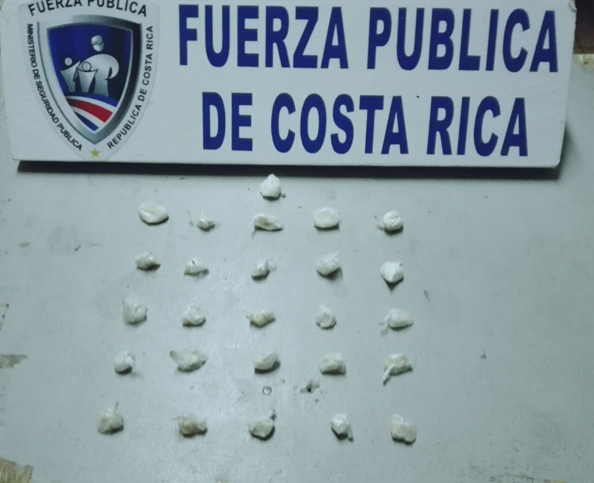 fuerzapublicaCR's tweet photo. Continúan lucha contra el narco menudeo en cantones de #Cartago. Sacamos drogas de las calles de El Guarco #NoAlMicrotráfico https://t.co/kivkAewGaj