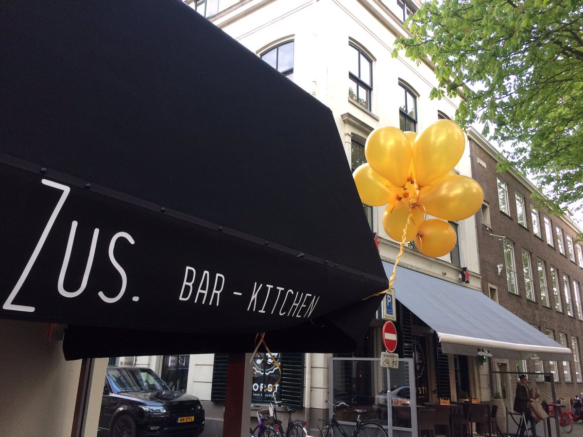monique_stoel's tweet photo. Joehoe! #ZUS is open #Deventer #Brink #borrels #happen https://t.co/AZmv7B9UKu