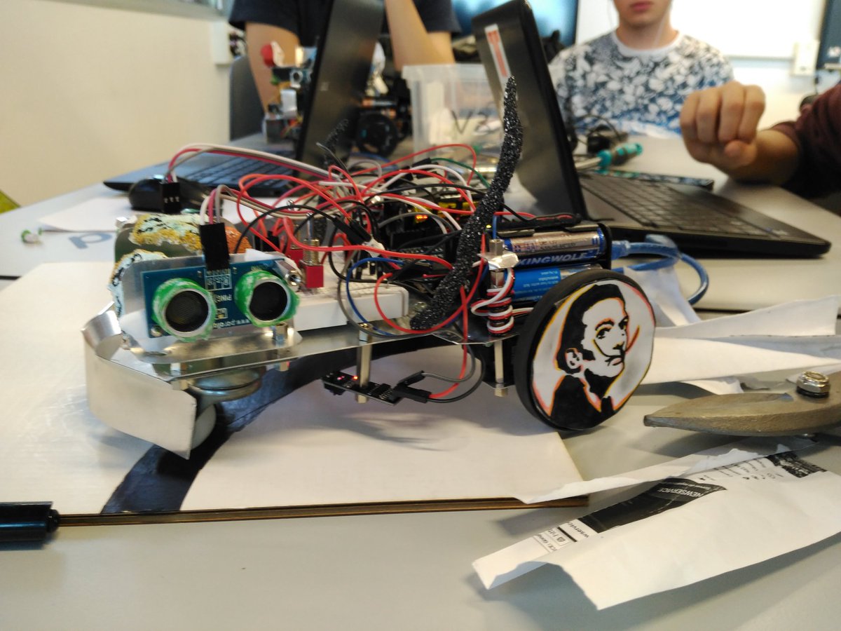 pau_nin's tweet image. En marxa la #RobocatBCN17! #Robocat17 #XarxaAteneus #AFCM