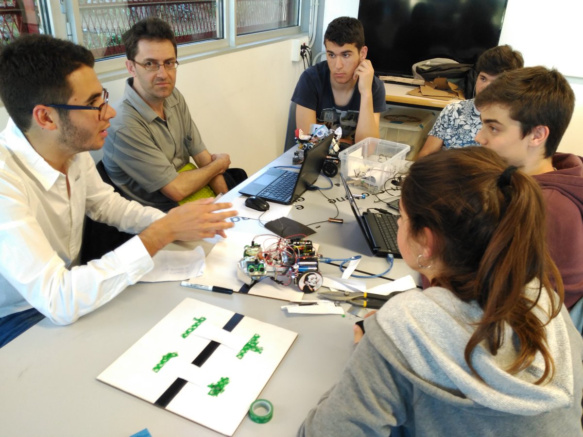 pau_nin's tweet image. En marxa la #RobocatBCN17! #Robocat17 #XarxaAteneus #AFCM