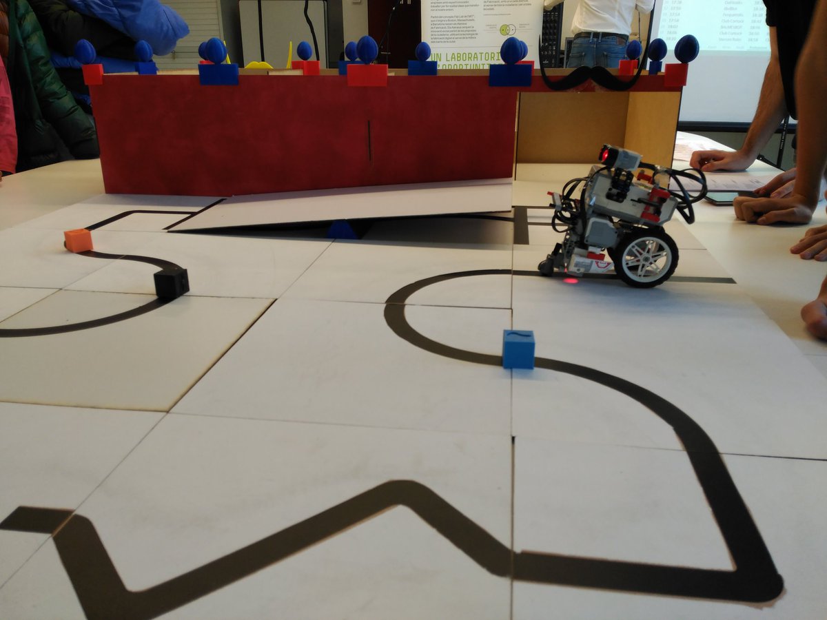 pau_nin's tweet image. En marxa la #RobocatBCN17! #Robocat17 #XarxaAteneus #AFCM