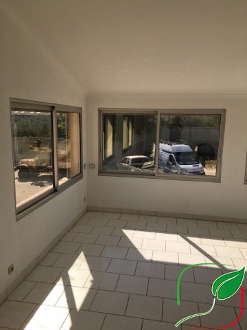 BrevecoNet's tweet photo. Remise en état d'un local industriel par l'équipe de Nîmes Avant / Après https://t.co/bJB3eSQOpz