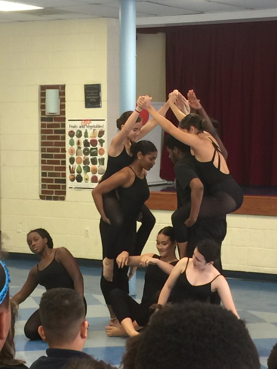 TampaBaySTEM's tweet photo. Final STEAM roadshow at Cleveland Elementary! Thanks @MobiusMoves &amp; @BlakeHS_WBUZ dancers! @HillsboroughSch @Jeff_Eakins @HCPSElemScience https://t.co/XSYE9R9fwY