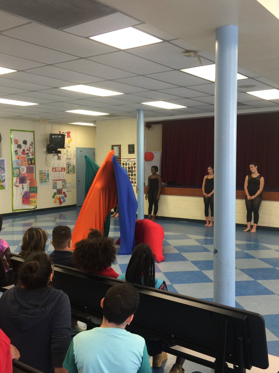TampaBaySTEM's tweet photo. Final STEAM roadshow at Cleveland Elementary! Thanks @MobiusMoves &amp; @BlakeHS_WBUZ dancers! @HillsboroughSch @Jeff_Eakins @HCPSElemScience https://t.co/XSYE9R9fwY