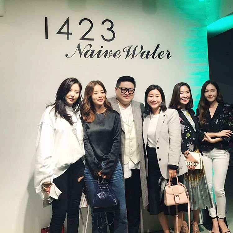 [PIC][20-04-2017]Jessica tham dự sự kiện ra mắt chi nhánh mới của thương hiệu "1423 Naive Water"  C93As3aV0AAdKeF