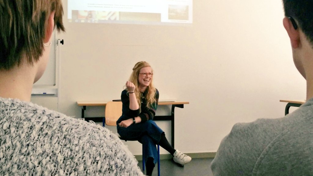 ArteveldeCOM's tweet photo. Een weekje #ComCamp, dat zijn ook veel praktijkgetuigenissen. Van @JDurwael, community manager bij @stubru bijvoorbeeld! https://t.co/62bz3Hf6ty