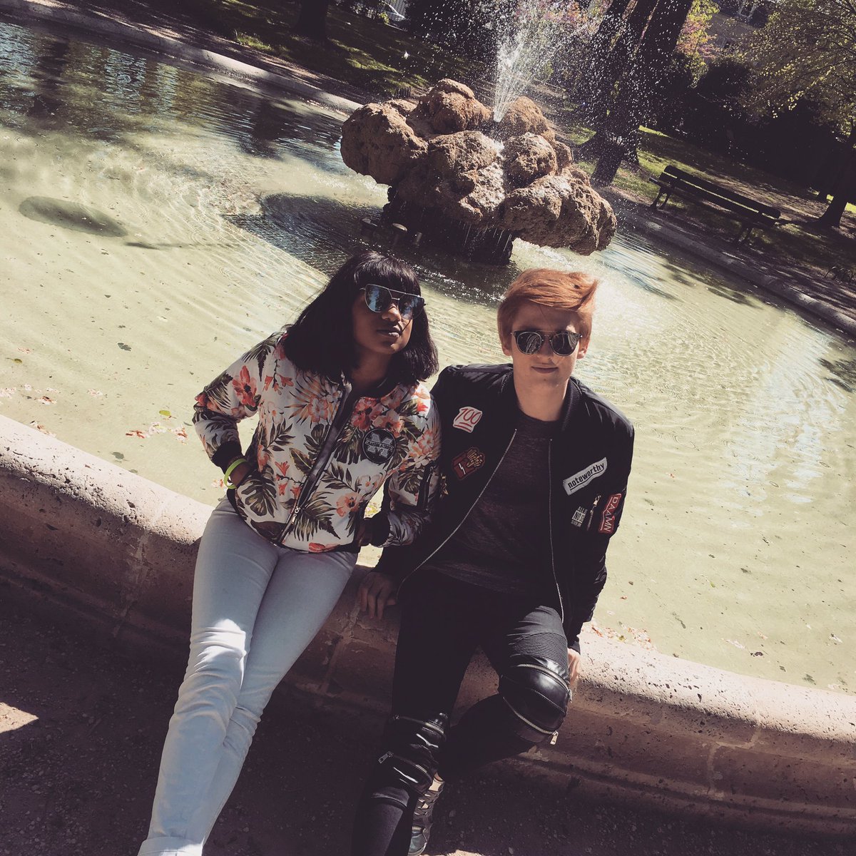 Petit meet up à Bourges à 18h dans le jardin de la Cathédrale 😘😎