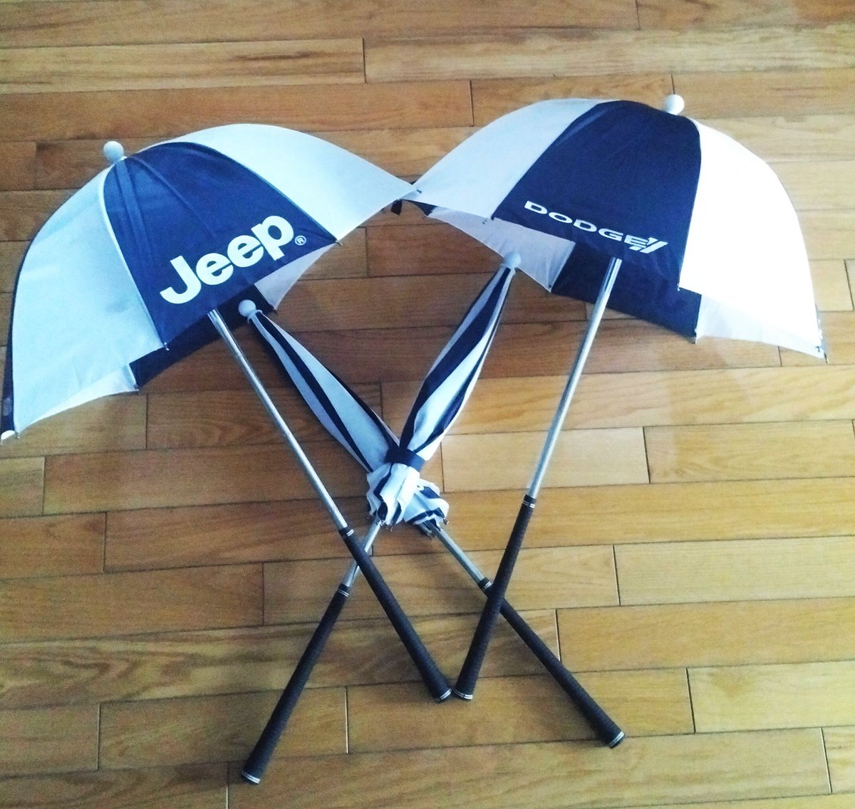 colemediaottawa's tweet photo. Classy #Umbrellas #printed for Beattie Dodge by #ColeSolutions. #Staydry Guys! #businesssolutions https://t.co/AKghOvWd1L