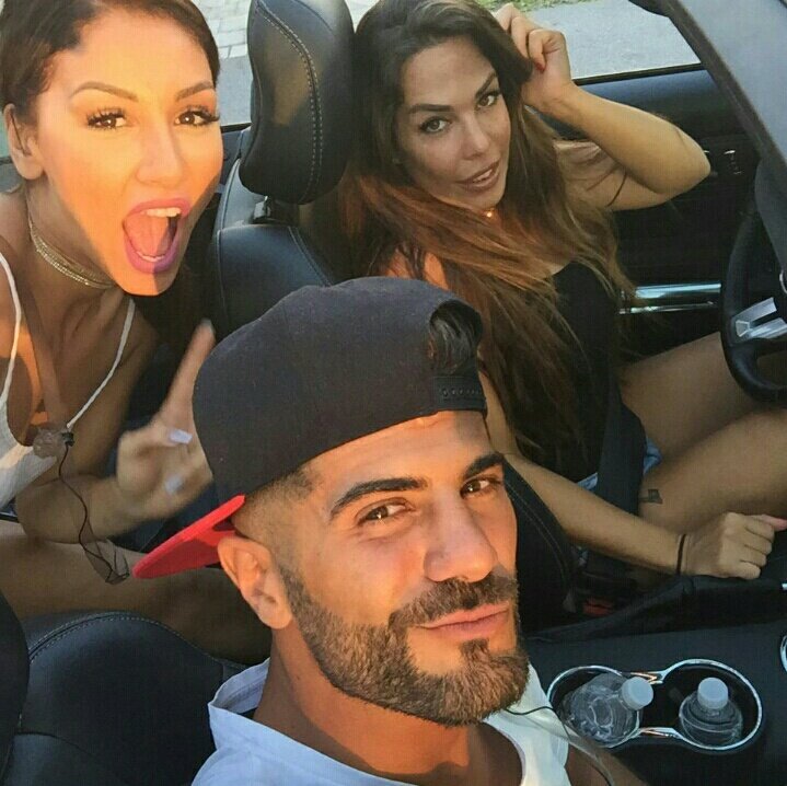 RawellSource's tweet image. Trio de marseillais @Rawellsaiidii @kimglowofficiel @TomLMSA 😻👄💋❤💚💛💜💓💕💗💘💝💞💟😍😘💙