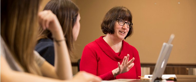 UGAGrady's tweet image. #GradyPride is strong as @KarenRussell is recognized this week during #UGAHonors as a Meigs Professor: t.uga.edu/3at