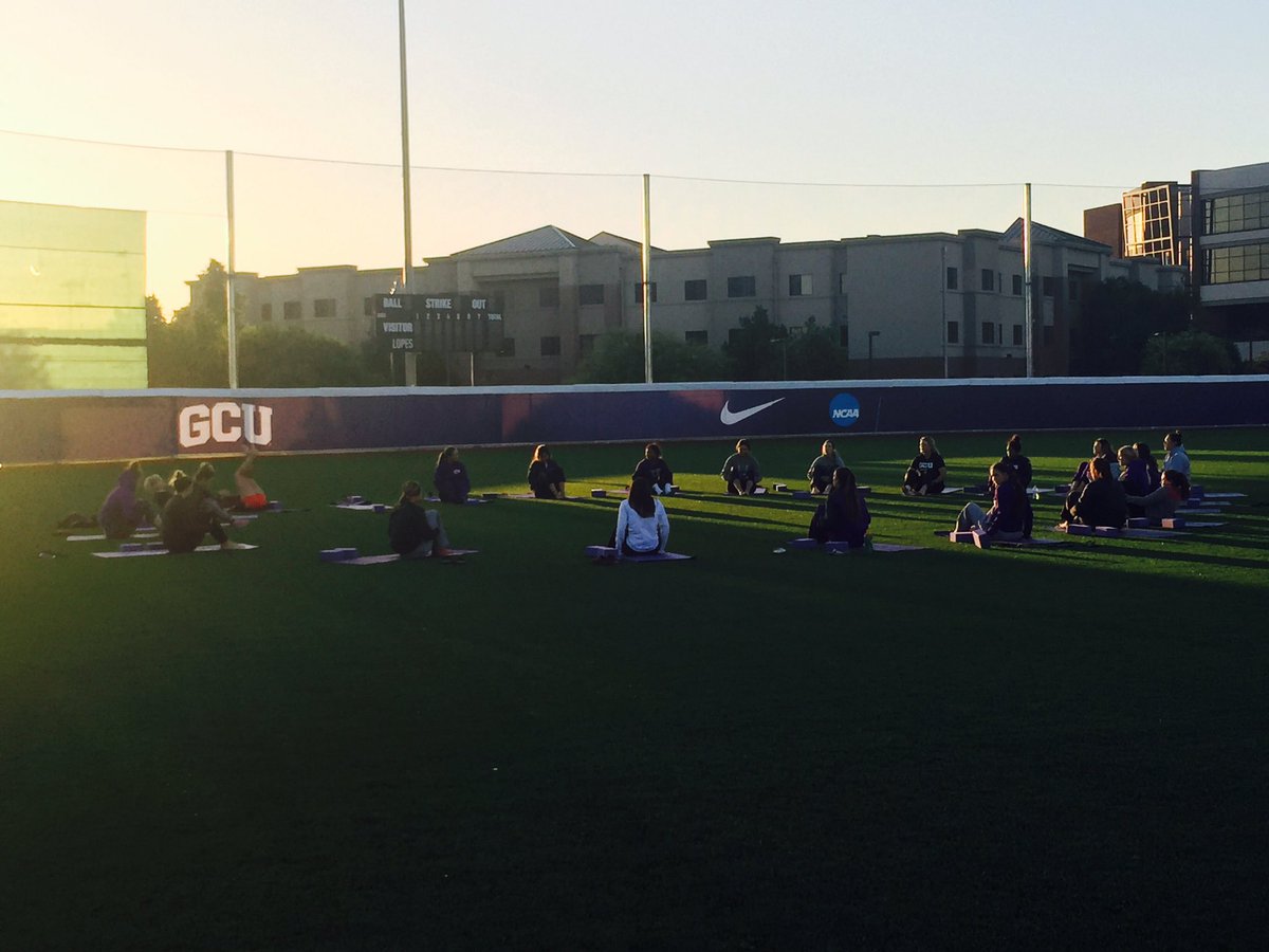 GCU_Performance's tweet photo. Early morning yoga for softball I great day to be alive and in AZ https://t.co/tDTRdz8IlQ