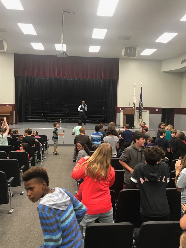 DOakesEdu's tweet photo. What a treat for our WSES chorus. Thank you SGM Joyner@OfficialSHSPack @WSESSmithfield @IWCSchools #collaboration https://t.co/b6DsfUc5nC