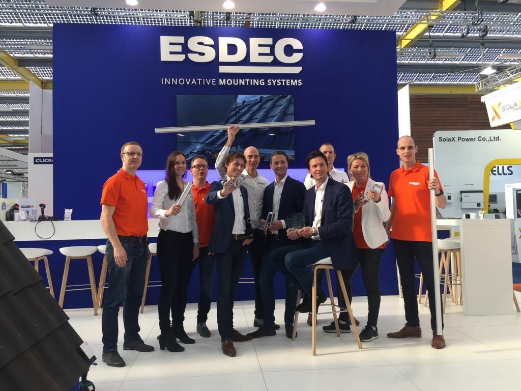 esdecnederland's tweet image. Esdec wint met CLICKFIT EVO de Solar Innovation Award 2017 op de solar solutions #esdec #WinningMoment #clickfit