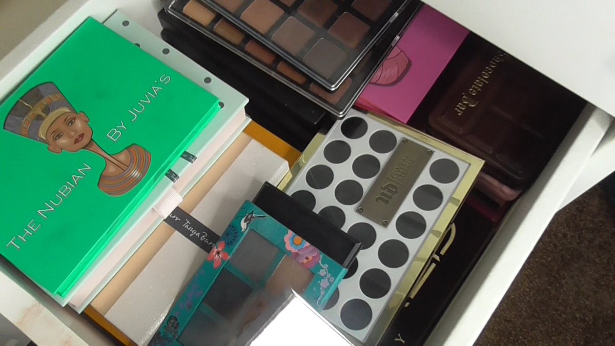 charlottewtweet's tweet image. Check out my latest video
youtu.be/6YBnNz2bxb8
#beauty #makeup #eyeshadowcollection #cosmetics #blogger