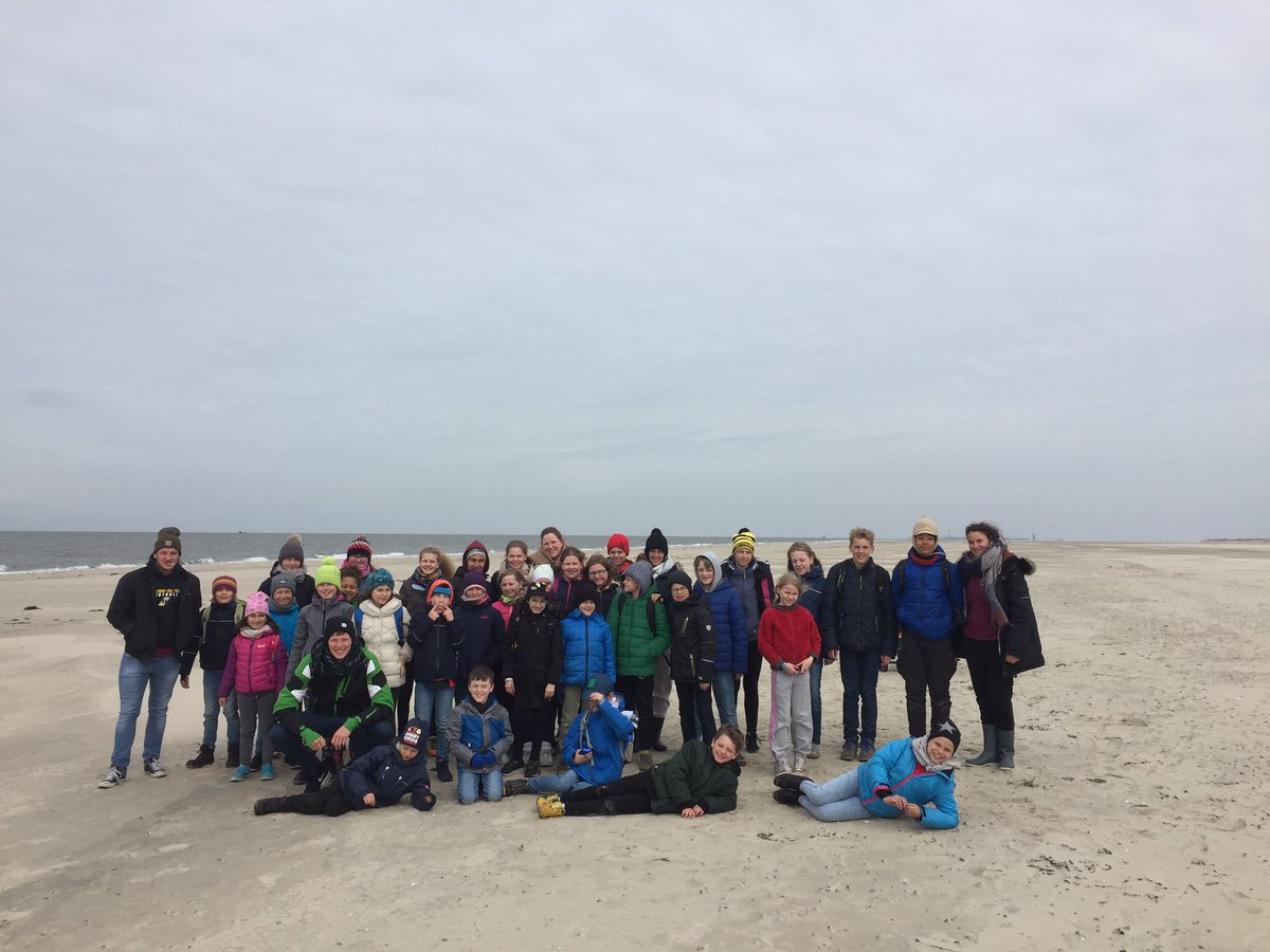 StMargareta's tweet photo. #Spiekeroog #Strand #Nordseewetter #Spass #Sandburgenwettbau kann starten :) #OsFa2017 https://t.co/IcC8hutgvb