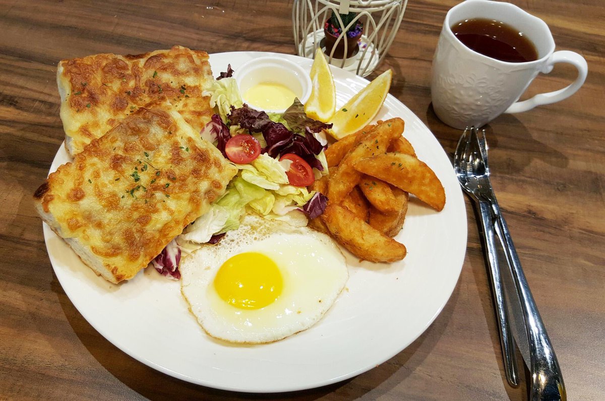 cwcoffee's tweet photo. 週一上班早起給你一天的活力與元氣！用心感受店家精心製作的精緻餐點，同時享受健康和美味！💪台北 捷運小巨蛋  城市舞台旁的文青好食好物所
這裡沒有連鎖早午餐的商業氣息，
每一處細節都值得你用心細細品味
#CW巧克力人文咖啡
#人文 #咖啡 #巧克力 #小巨蛋 #下午茶 #松山區 https://t.co/Fk4JzKqAcs