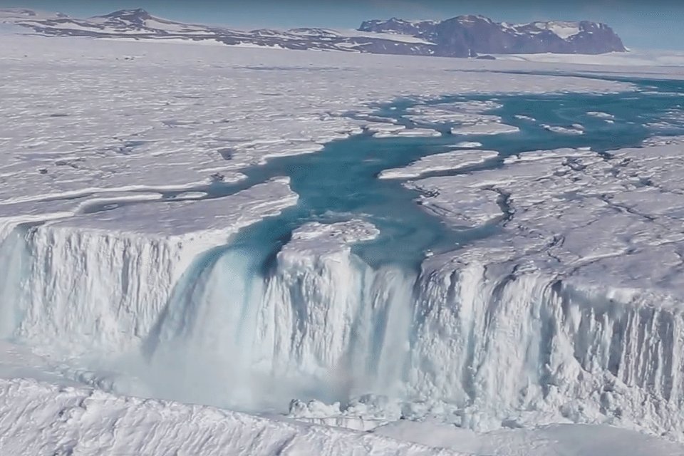 Michele1811's tweet photo. Antarctic scientists go chasing waterfalls—and discover rivers and lakes they’re... https://t.co/opMBkf7xu8 by #TheAtlantic via @c0nvey https://t.co/gI0sW8qjq1