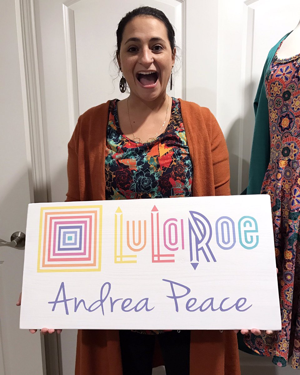 LLRAndreaPeace's tweet photo. 👀 what I got!!! 🤗🤗🤗 #LuLaRoe #LuLaRoeSign #LuLaRoeClassicTee #LuLaRoeSarah #LuLaRoeQueueClub #LuLaRoeQuebie #Quebie #LuLaRoeAndreaPeace 💃🏽☮️ https://t.co/p2YC7MiYNe