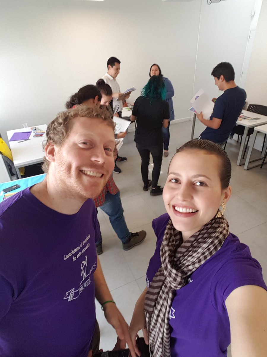 julibetancur's tweet photo. ¡El tour de Facilitación Gráfica sigue! Ahora, desde Bogotá #ceibaFG #kleerFG 😀 ¡Preparen sus marcadores! ✏️🖍️ https://t.co/wp5ud7g4Hy