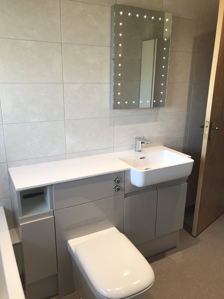 FrintonKitchens's tweet photo. Stunning bathroom we have recently installed.. more photos available on our #Facebook page 🛁 https://t.co/V6Hz032XcX