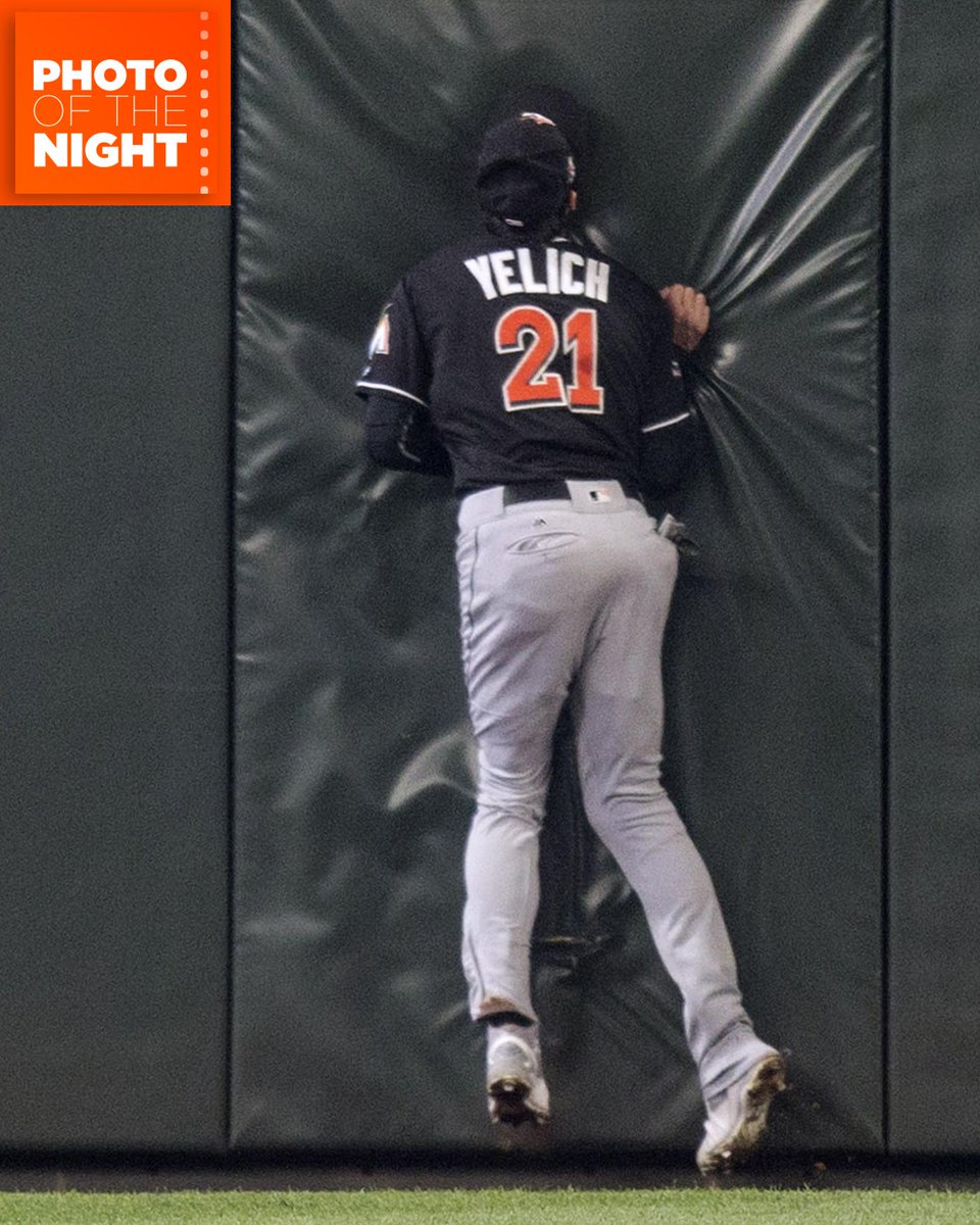 espn's tweet photo. Whatever it takes to make the play. #PhotoOfTheNight https://t.co/w4Zux6E3cz