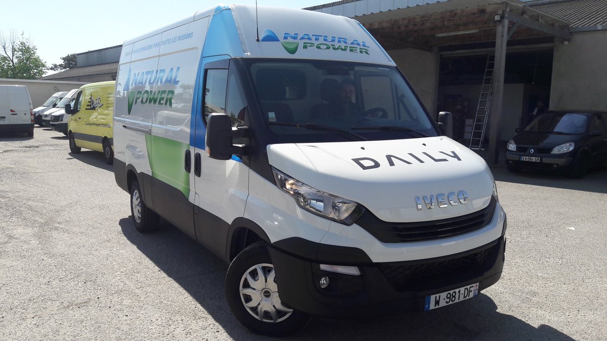 ThierryTallec's tweet photo. A Nantes #Multicourses messagerie Grand Ouest test le #gnv pour ses livraisons. @IvecoFrance https://t.co/UMnAyWMjRz