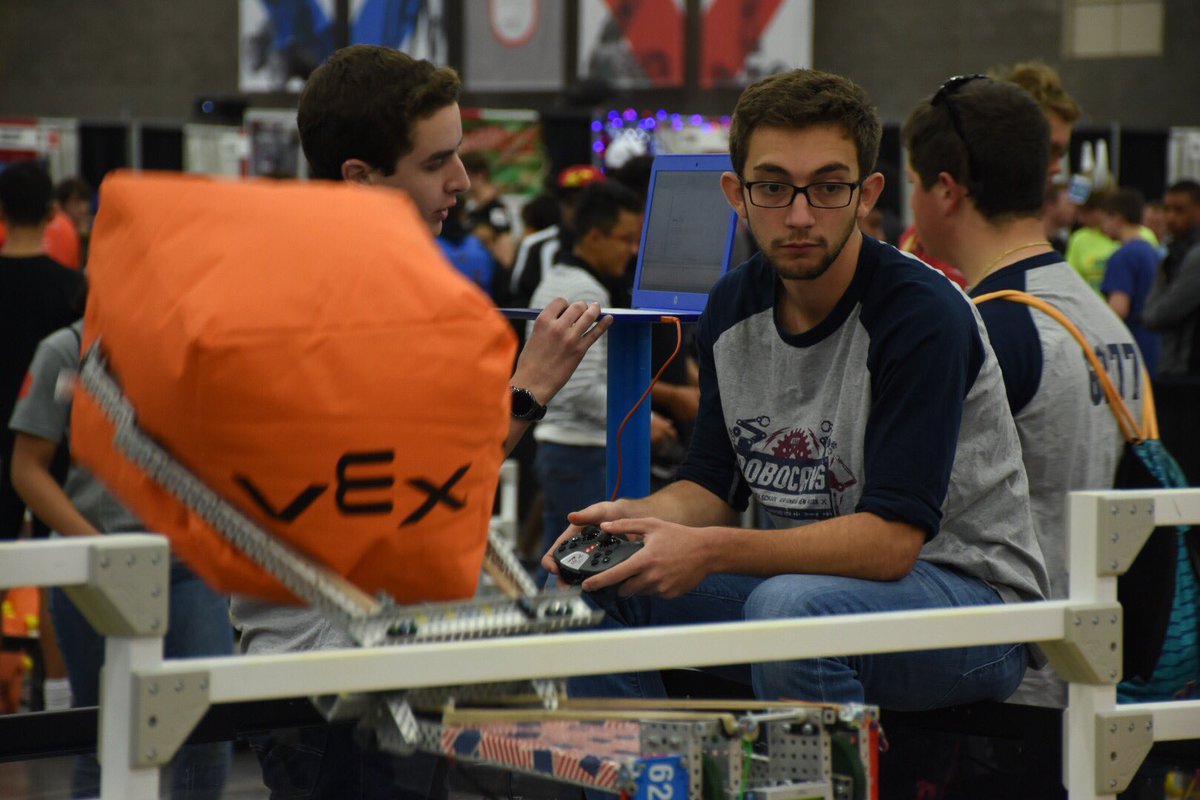Jarrod getting in some good practice this morning at #VEXWorlds #omgrobots #VEXRobotics