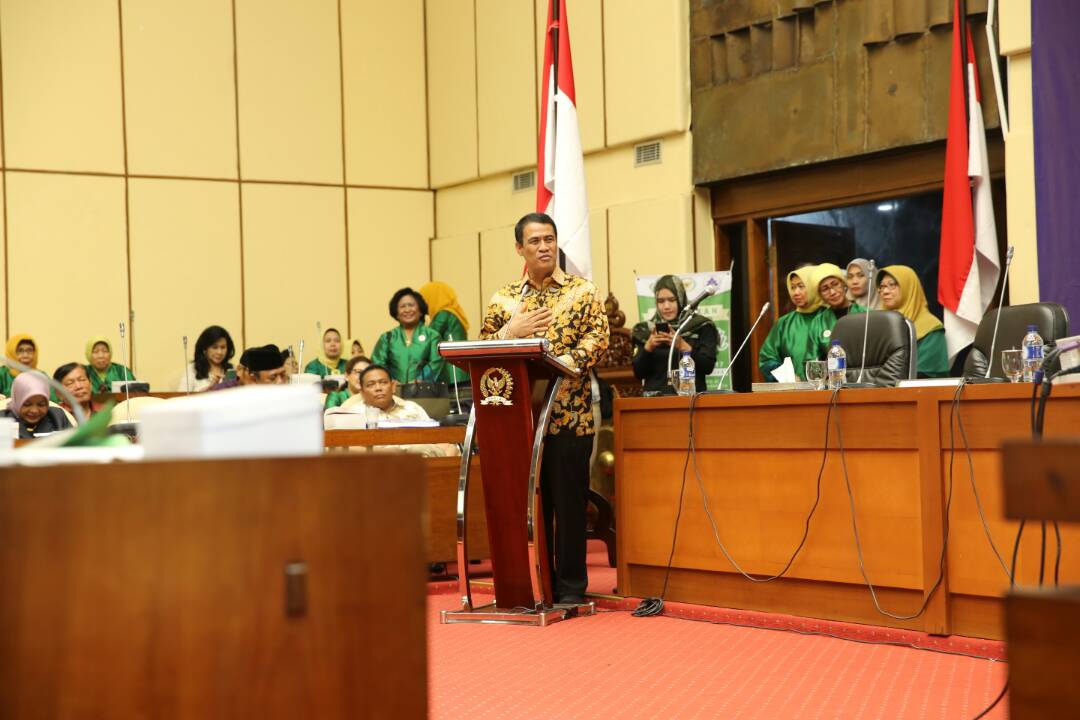 kementan's tweet photo. Kowani, PKK, &amp; org. wanita bergerak di mulai januari 2017 yaitu tanam cabai, dulu 160 ribu,turun 80% yaitu  30-40 ribu harganya di pasar. https://t.co/KntfNQLtas