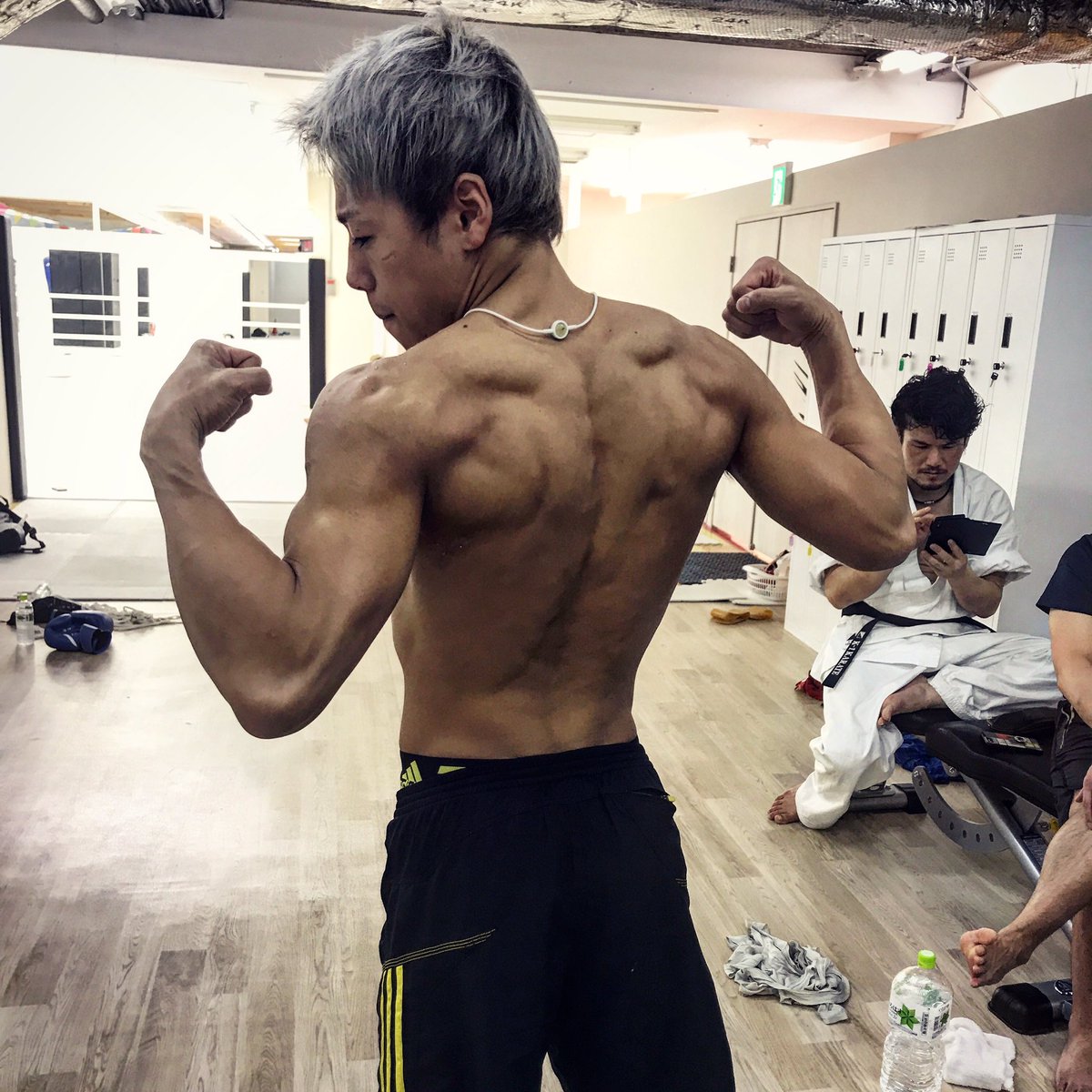 武尊 Takeru على تويتر 試合前最後の練習終了 あとは水抜きしっかり落として仕上げる 明日は公開計量 記者会見 たくさんのご来場お待ちしています 公開計量 記者会見詳細 T Co Pq9flv273w 減量 ラスト3kg 水抜き Krest Adidastokyo T