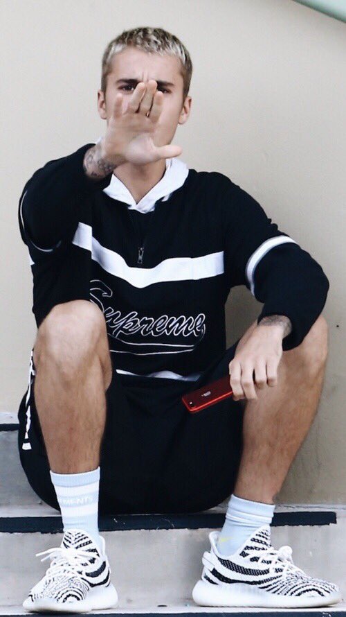 How dare you stand before me 
And not respect my authority 
if you fuck with my glory, 
i'ma drop a L and get glory.