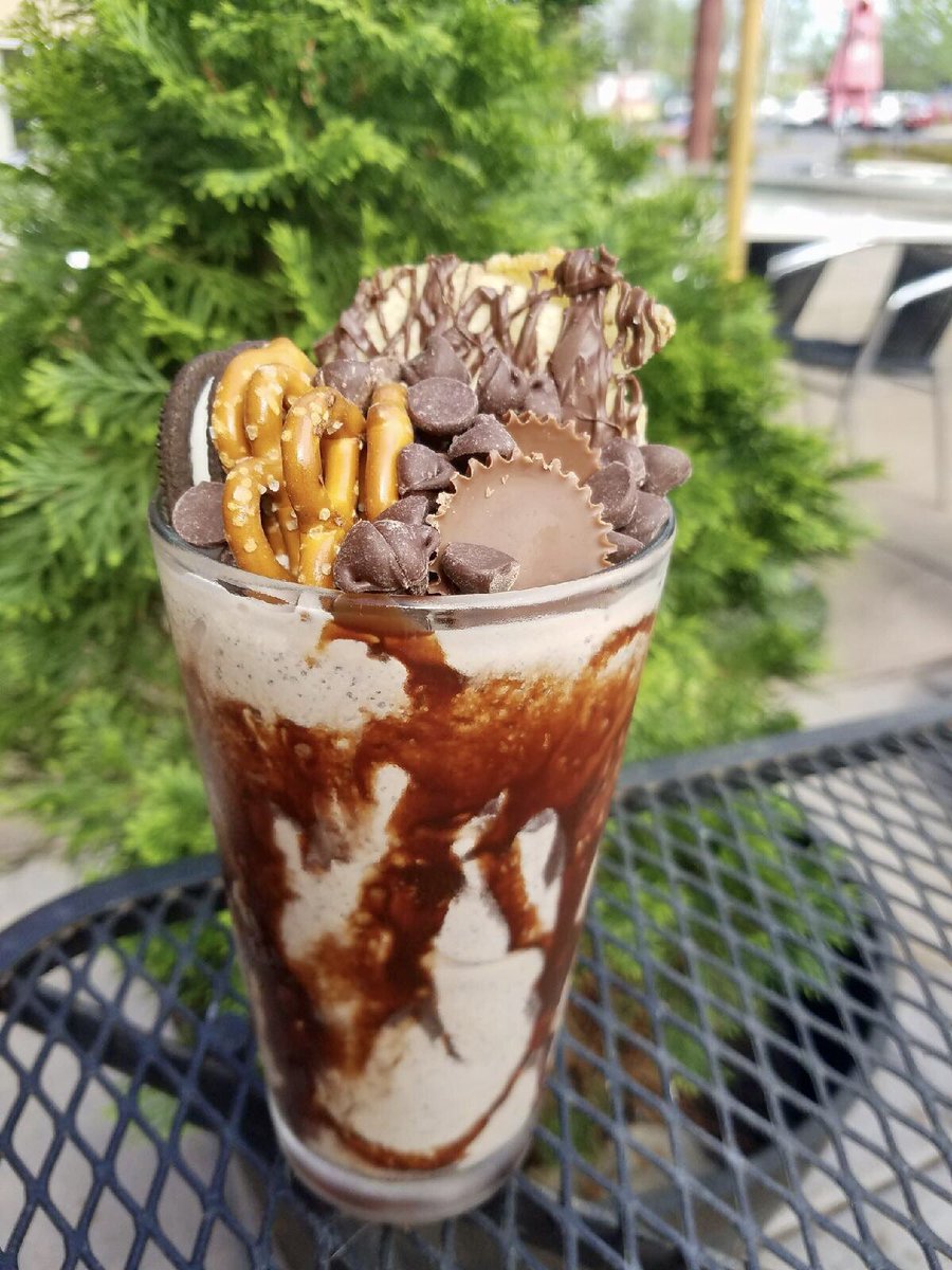 SugarFireSmoke's tweet photo. High on life... filled with Ronnie's ice cream, cookie dough, brownies and pretzels… Topped with recess Oreos chocolate covered potato chips https://t.co/qjygCTZvrh