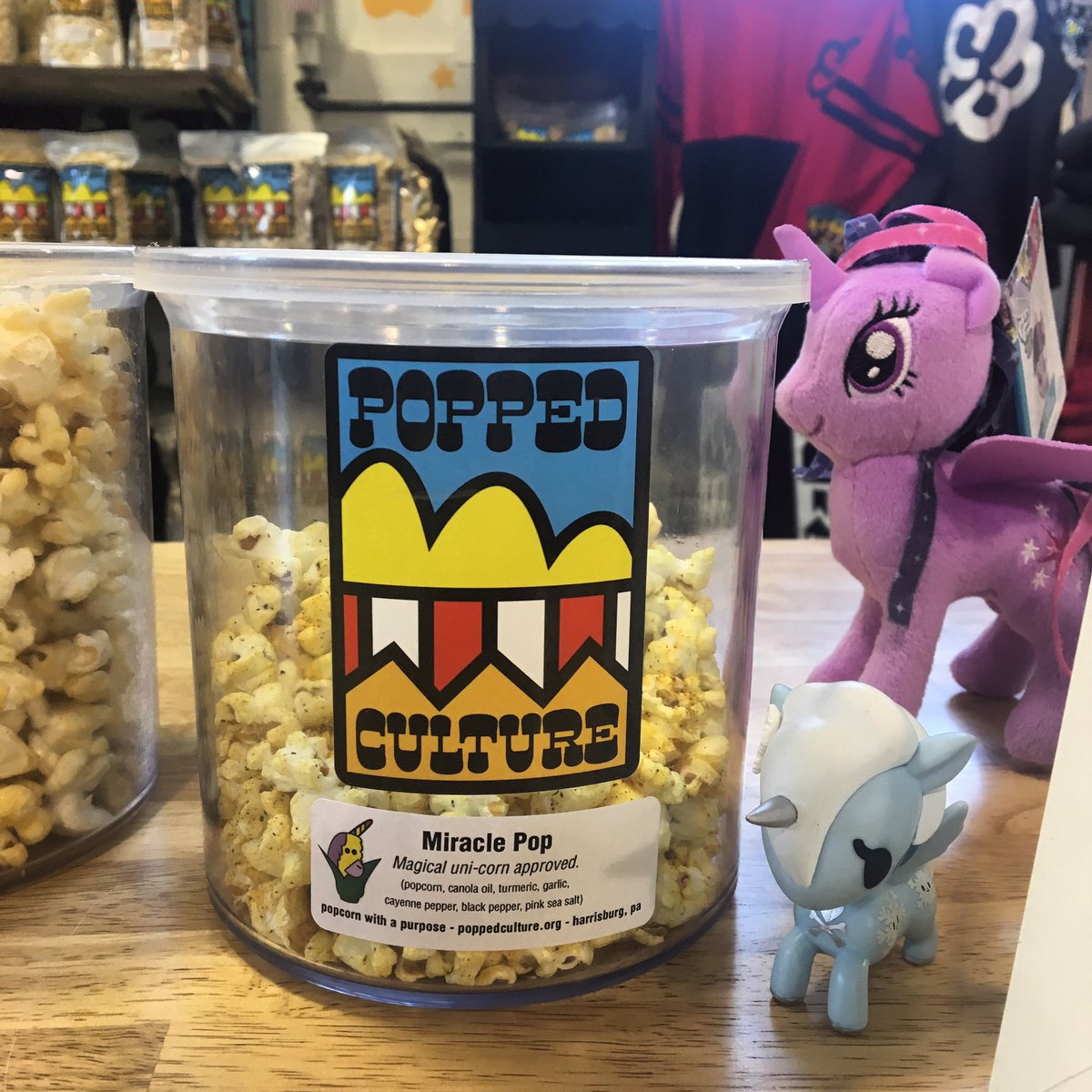 howipop's tweet photo. It's got a jolt. It's uni-corn approved. Alas, it's not a #unicornfrappuccino. @Starbucks #unicorn #miraclepop #popcornwithapurpose https://t.co/8PCsGb07Fm