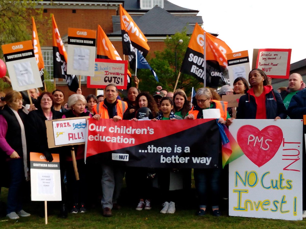 gmb_branch's tweet photo. Plumstead Manor School strike to stop cuts of teaching and support staff https://t.co/5Cvdhpwu0Q