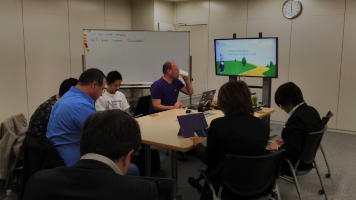 kekyo2's tweet image. 今日は #OzCode のCodeValue社から日本に来てくれた方々をmeetupイベントに招待しました。白状すると投げっぱなししようと思ってたんですが、結局私が通訳をする流れになって、英語力の無さを痛感 orz #centerclr