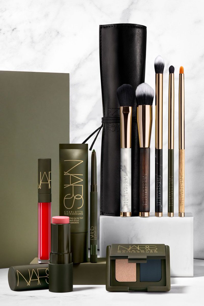 BritishVogue's tweet photo. For French-girl beauty made easy, see Charlotte Gainsbourg's new @NARSissist collaboration: https://t.co/YusflJ7mdB https://t.co/qtCfnnNkwZ