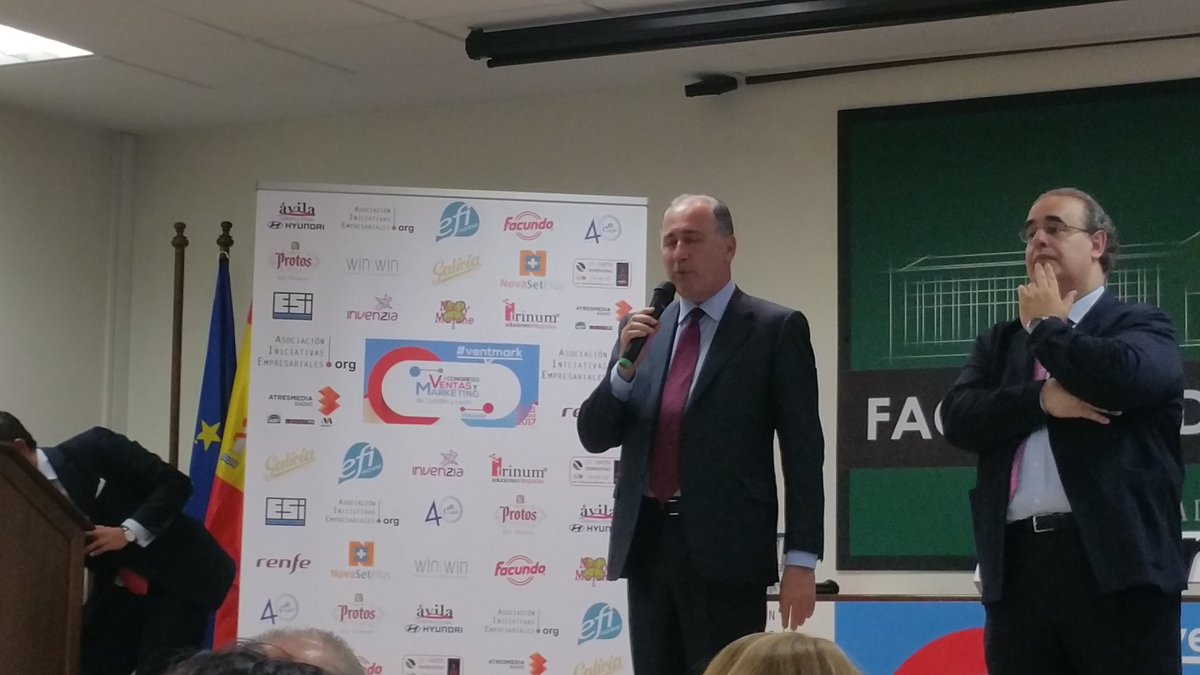 vidalizquierdo's tweet photo. Abre el I Congreso de Ventas y Marketing el decano de la @comercio_uva y #AntonioGATO del @AyuntamientoVLL  #VentMark https://t.co/9dA7h8jg1L