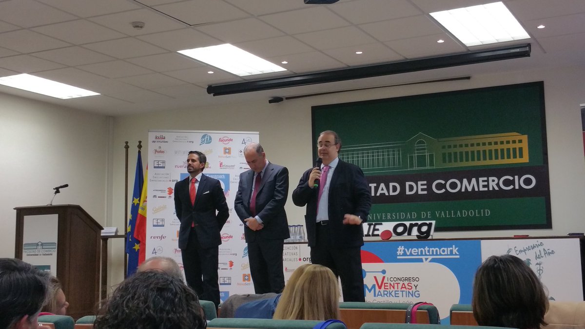 vidalizquierdo's tweet photo. Abre el I Congreso de Ventas y Marketing el decano de la @comercio_uva y #AntonioGATO del @AyuntamientoVLL  #VentMark https://t.co/9dA7h8jg1L