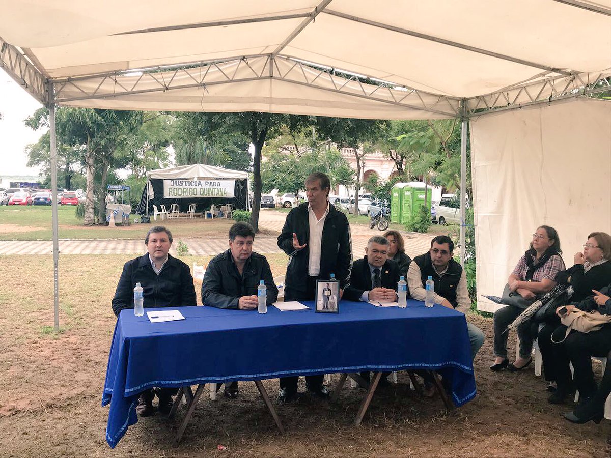 Ahora nos reunimos en la carpa de la resistencia para analizar las acciones a impulsar. #NiUnPasoAtras
