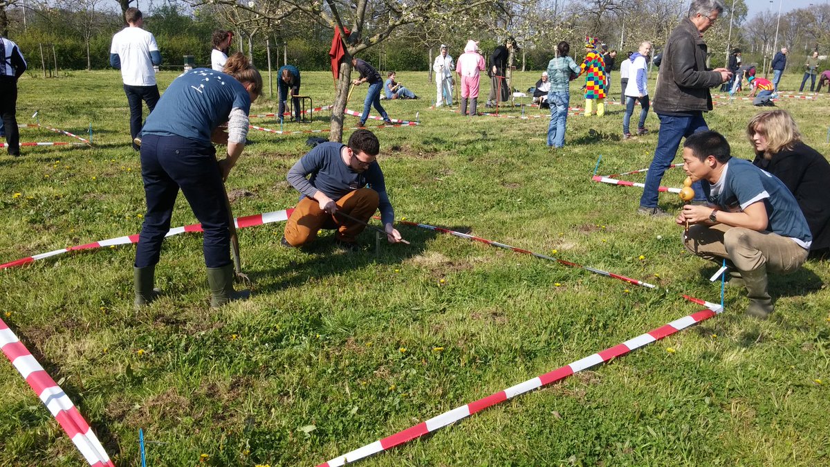 GeraHol's tweet photo. Worm charming with pitch fork, wooden stick and chinese flute. The giant nematodes appeared out of nowhere.. https://t.co/ZN6q4VuUpF