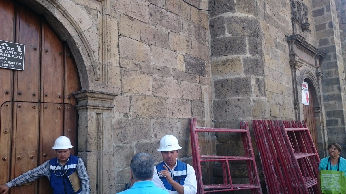 Evombon's tweet photo. Dónde está @Milenio @informador y @revistaproceso al se querer hacer obras preventivas pero nos niegan el acceso, sólo saben echar tierra? https://t.co/omeUT7IoFF