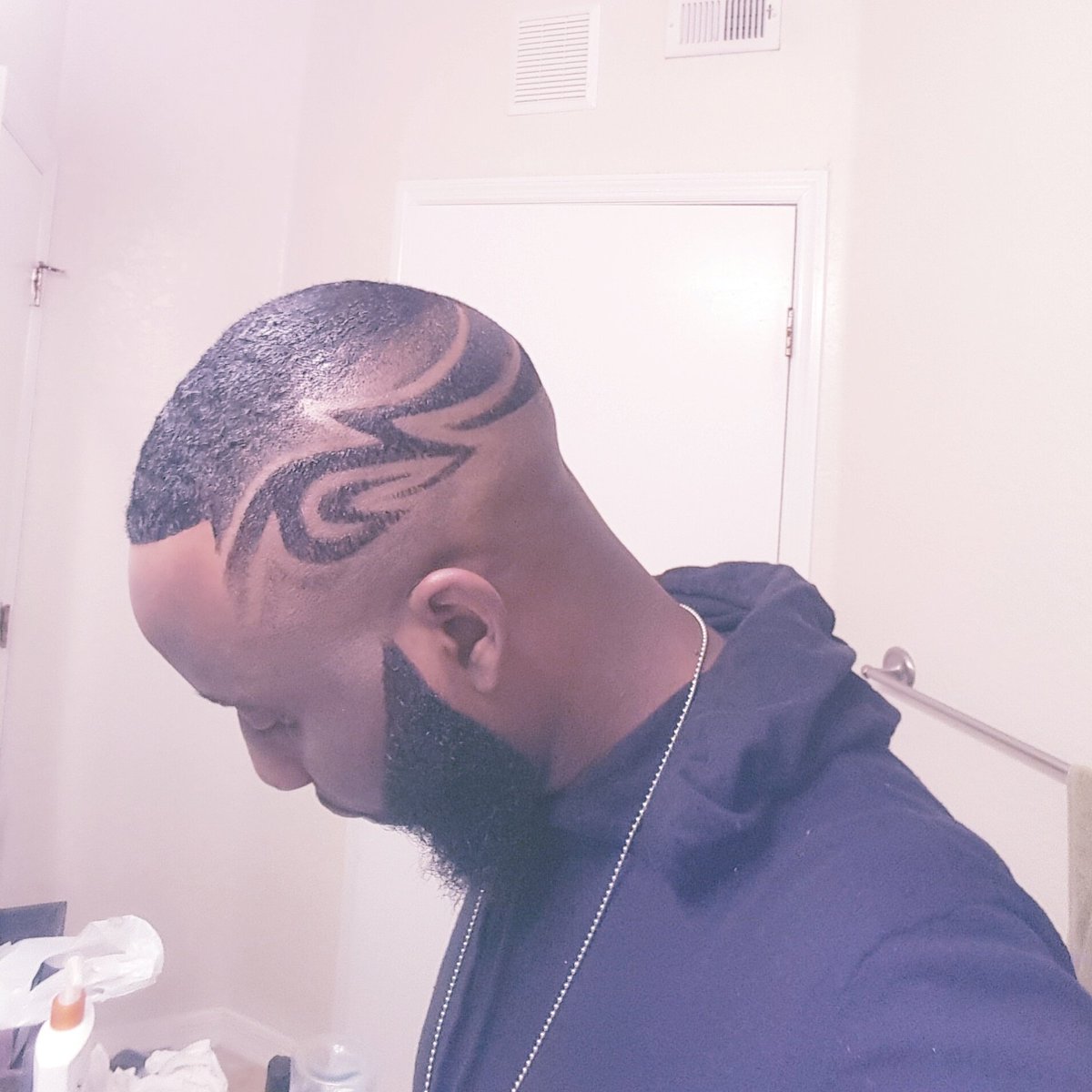 speakpoetink's tweet photo. @smokenwords @andyandersondaniel i @zealousproductionz #barberlife #speakpoetink #spokenword #locstyles #freestyle #IloveJesus #13thdisciple https://t.co/lUjk71XdUb